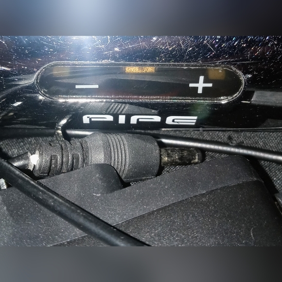 Skullcandy 2012 Pipe Portable Speaker Dock System for iPod iPhone - Picture 4 of 7